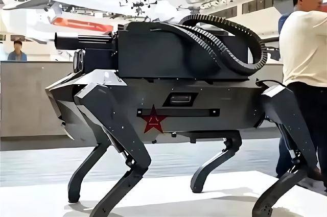 解放军“无人军队”成真?上万机器人同时行动,岛内发现大事不妙