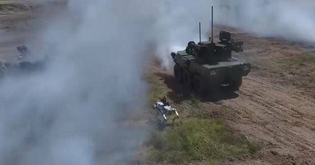 解放军“无人军队”成真?上万机器人同时行动,岛内发现大事不妙