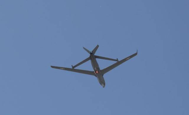 解放军“无人军队”成真?上万机器人同时行动,岛内发现大事不妙