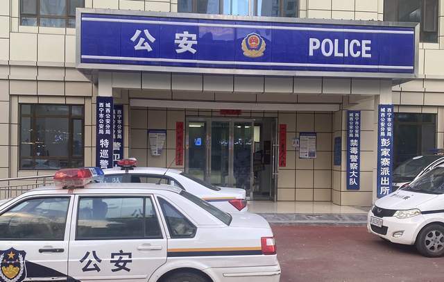 母亲未做核酸遭民警责骂,男子插话后被群殴,涉案3名警员公开受审