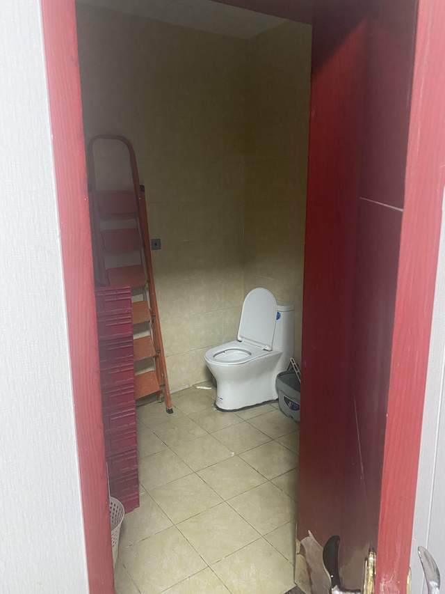 母亲未做核酸遭民警责骂,男子插话后被群殴,涉案3名警员公开受审