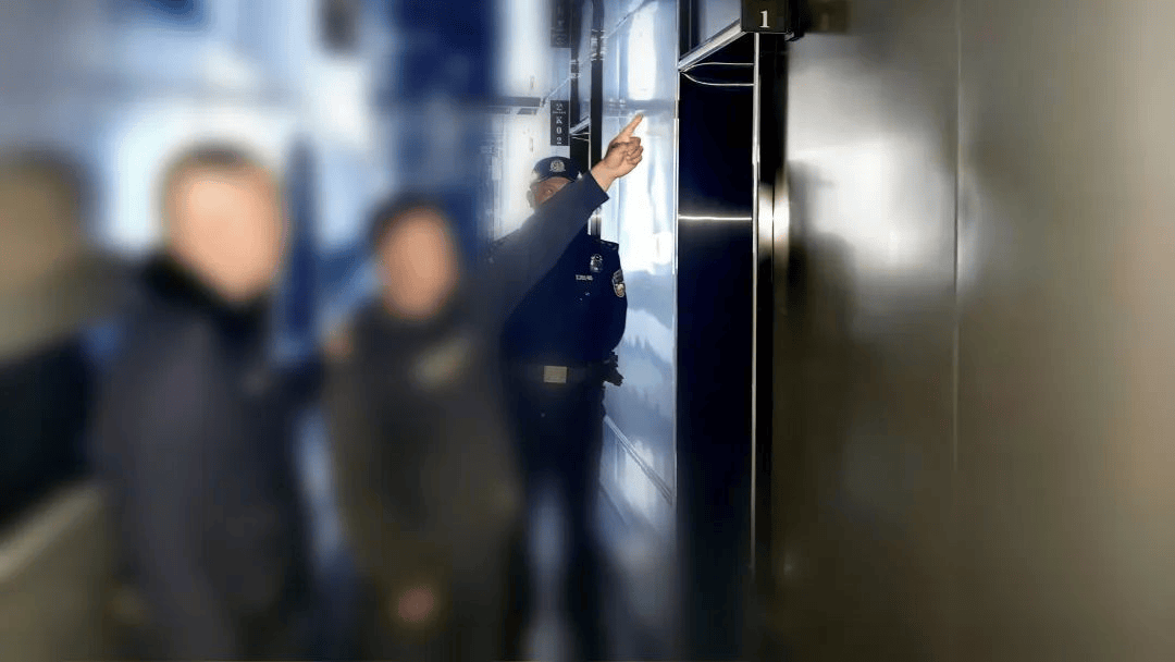 大理鹤庆县警方:两男子猥亵5名足浴店女技师,已被行政拘留