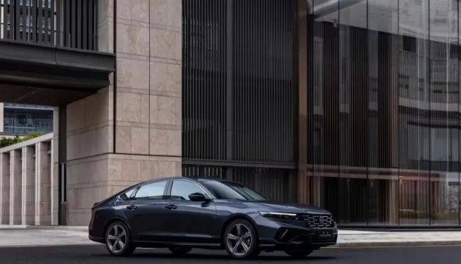 合肥通报三只羊事件:具备恢复经营条件;李嘉诚儿子现身北京