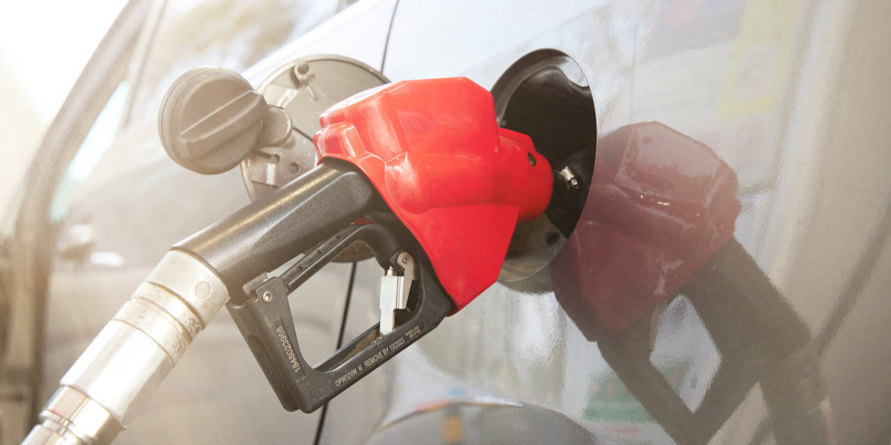 国家发展改革委:4月17日24时起,国内汽、柴油价格每吨分别降低480元和465元