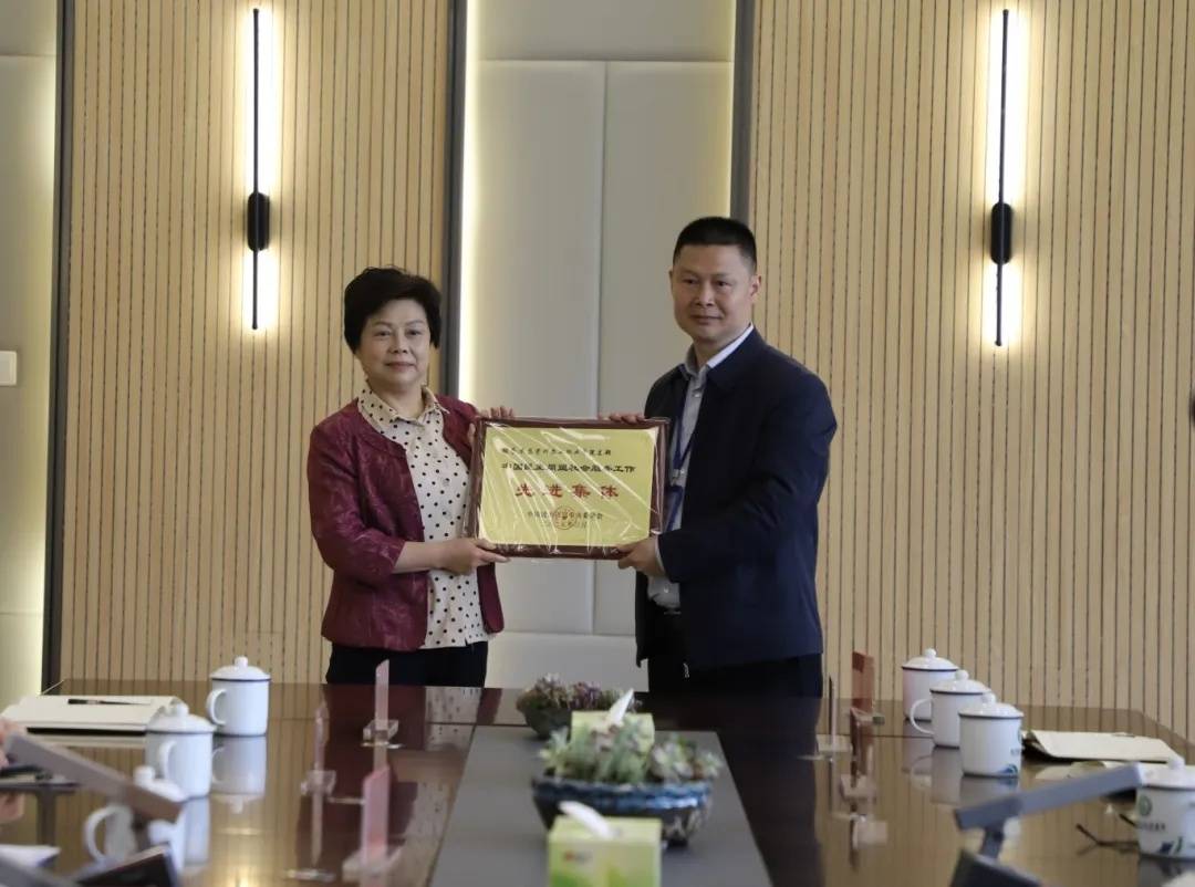 贵州省政协副主席、民盟贵州省委主委冉霞到贵州农职院调研