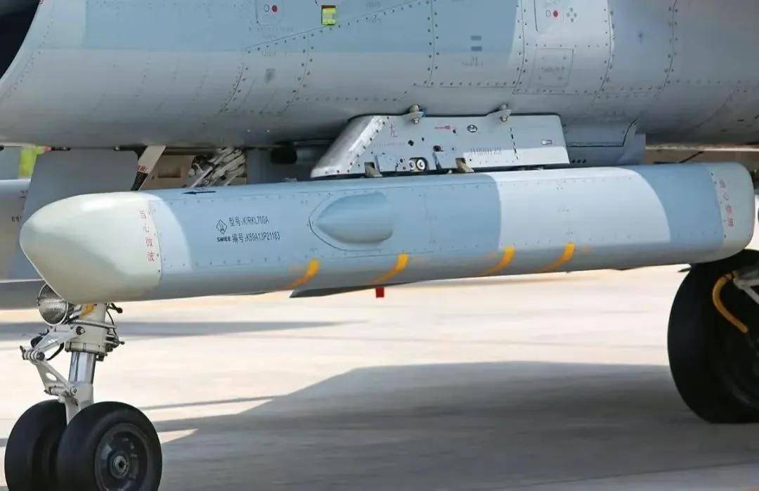 歼-10C赢在哪里?巴防长证实:印巴空战歼-10CP成功逼退“阵风”