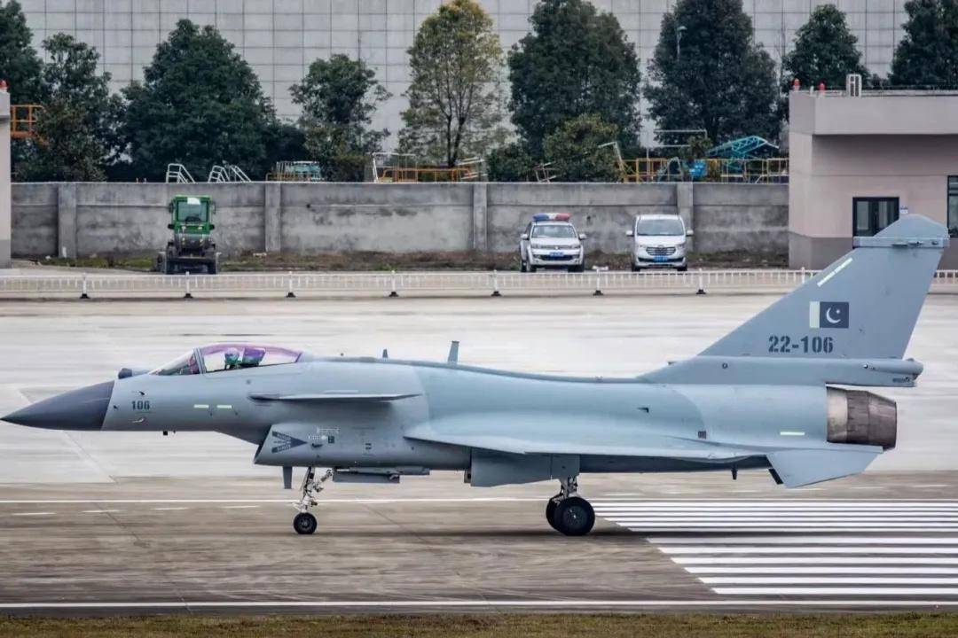 歼-10C赢在哪里?巴防长证实:印巴空战歼-10CP成功逼退“阵风”