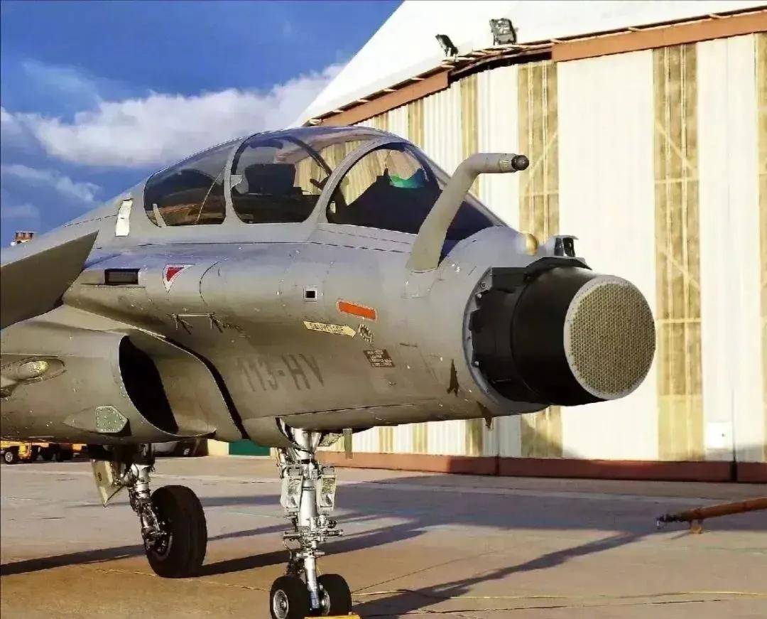 歼-10C赢在哪里?巴防长证实:印巴空战歼-10CP成功逼退“阵风”