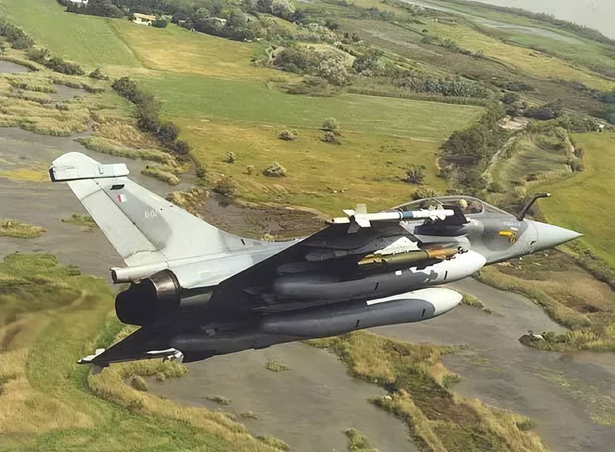 歼-10C赢在哪里?巴防长证实:印巴空战歼-10CP成功逼退“阵风”