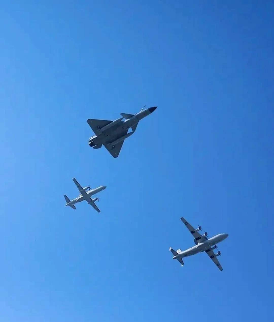 歼-10C赢在哪里?巴防长证实:印巴空战歼-10CP成功逼退“阵风”