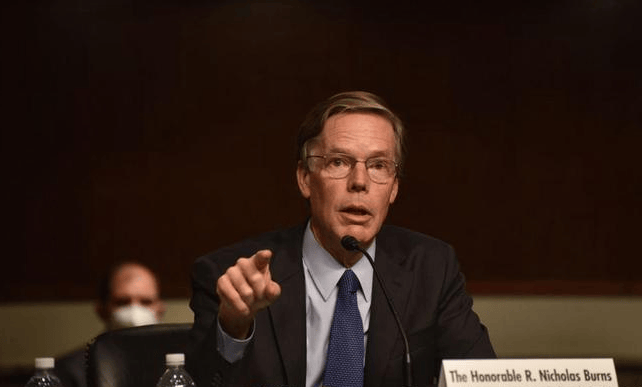 美前驻华大使访华:中方不合作就付出代价!话音刚落,中方回了4个字