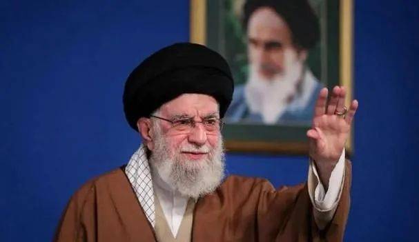 微妙时刻,哈梅内伊凌晨发文,敌国领空被拿下,中、法态度罕见一致