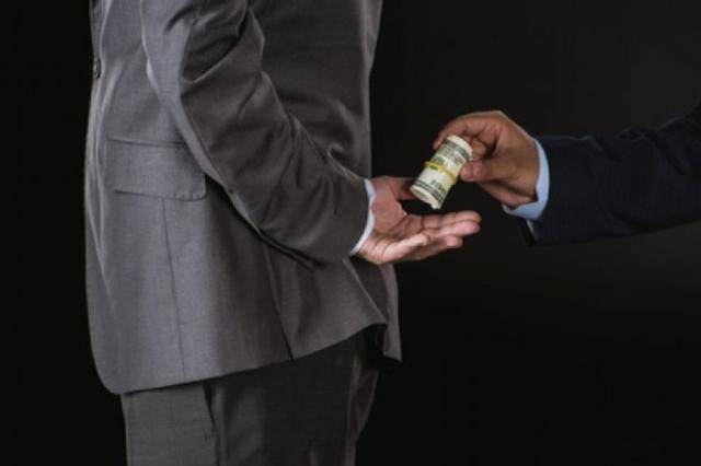 陕西一县医院原院长受贿126万元获刑,知名药企因核酸检测供材卷入