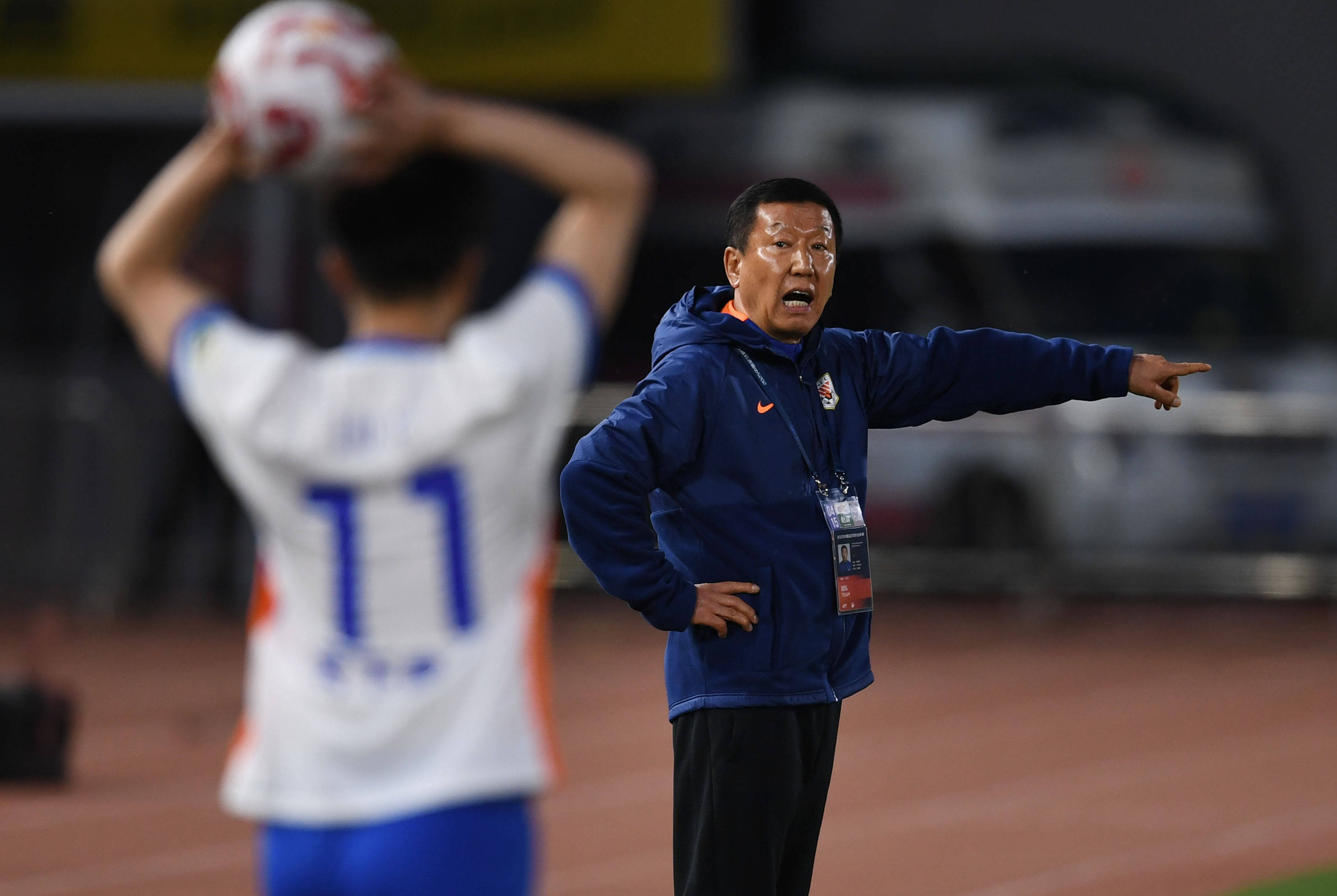 泰山队官方:崔康熙旧伤复发返韩治疗 将组建临时团队负责比赛