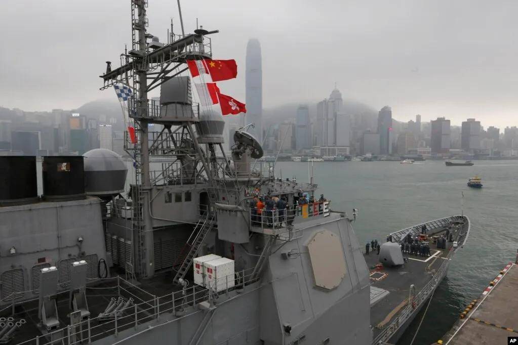 凭什么每次都让香港群众先看航母?香港:世界各国的航母我都见过