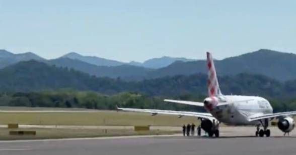 意大利一男子被卷入飞机发动机内死亡,可能是“有预谋的自杀”