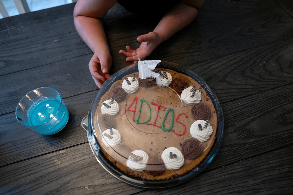 一家人自愿被驱逐出美国:“留在这里是一场赌博”