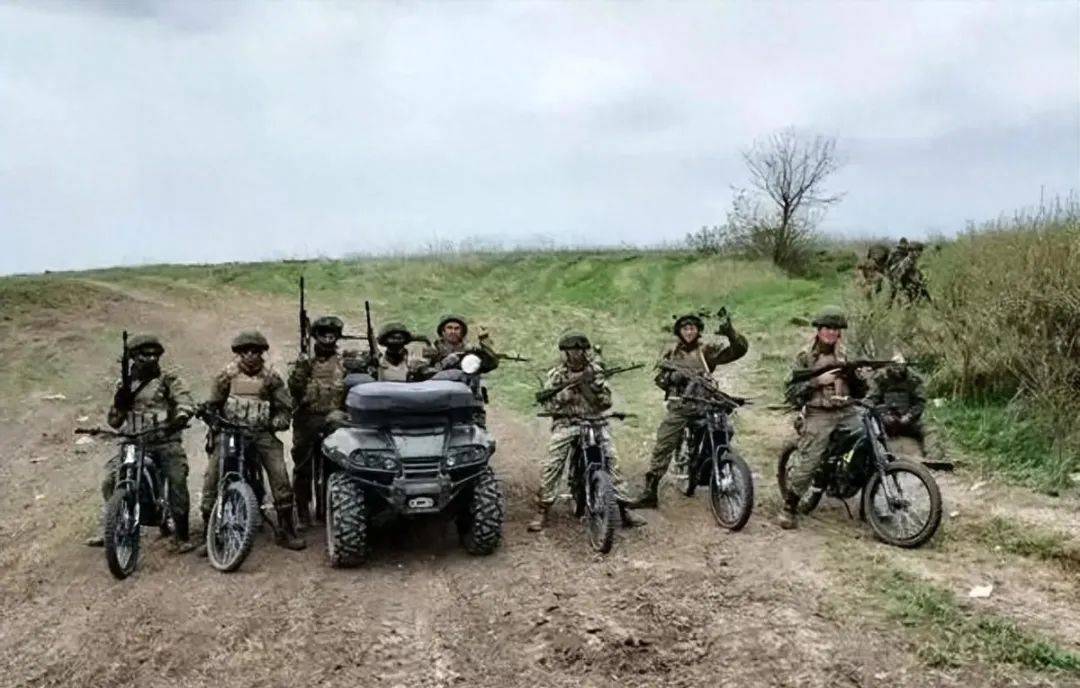 俄军一口气采购20万辆摩托,打造“摩托化步兵”,专门向乌军冲锋