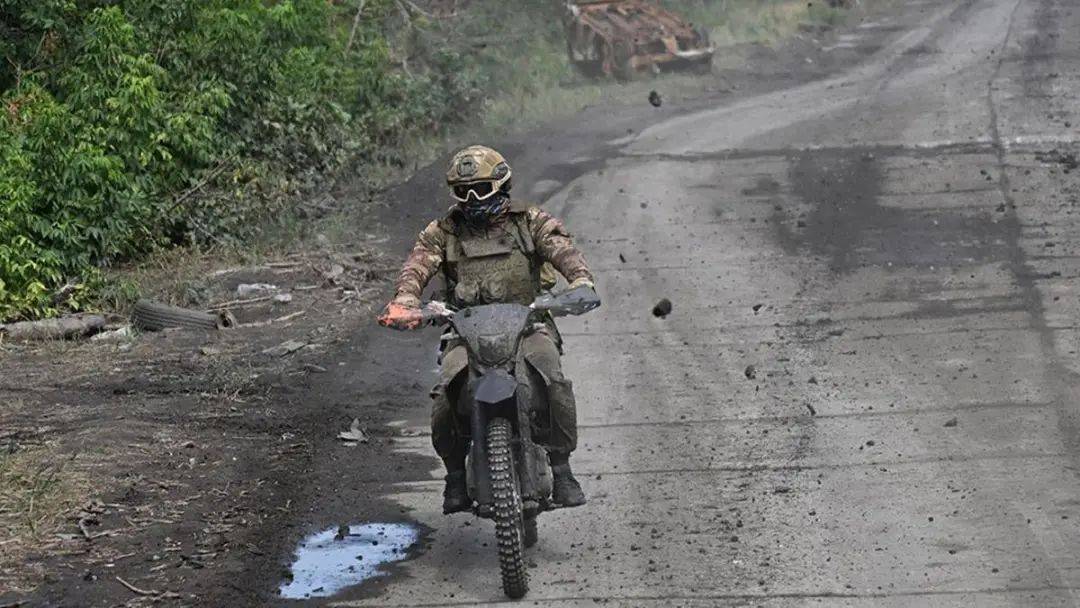 俄军一口气采购20万辆摩托,打造“摩托化步兵”,专门向乌军冲锋