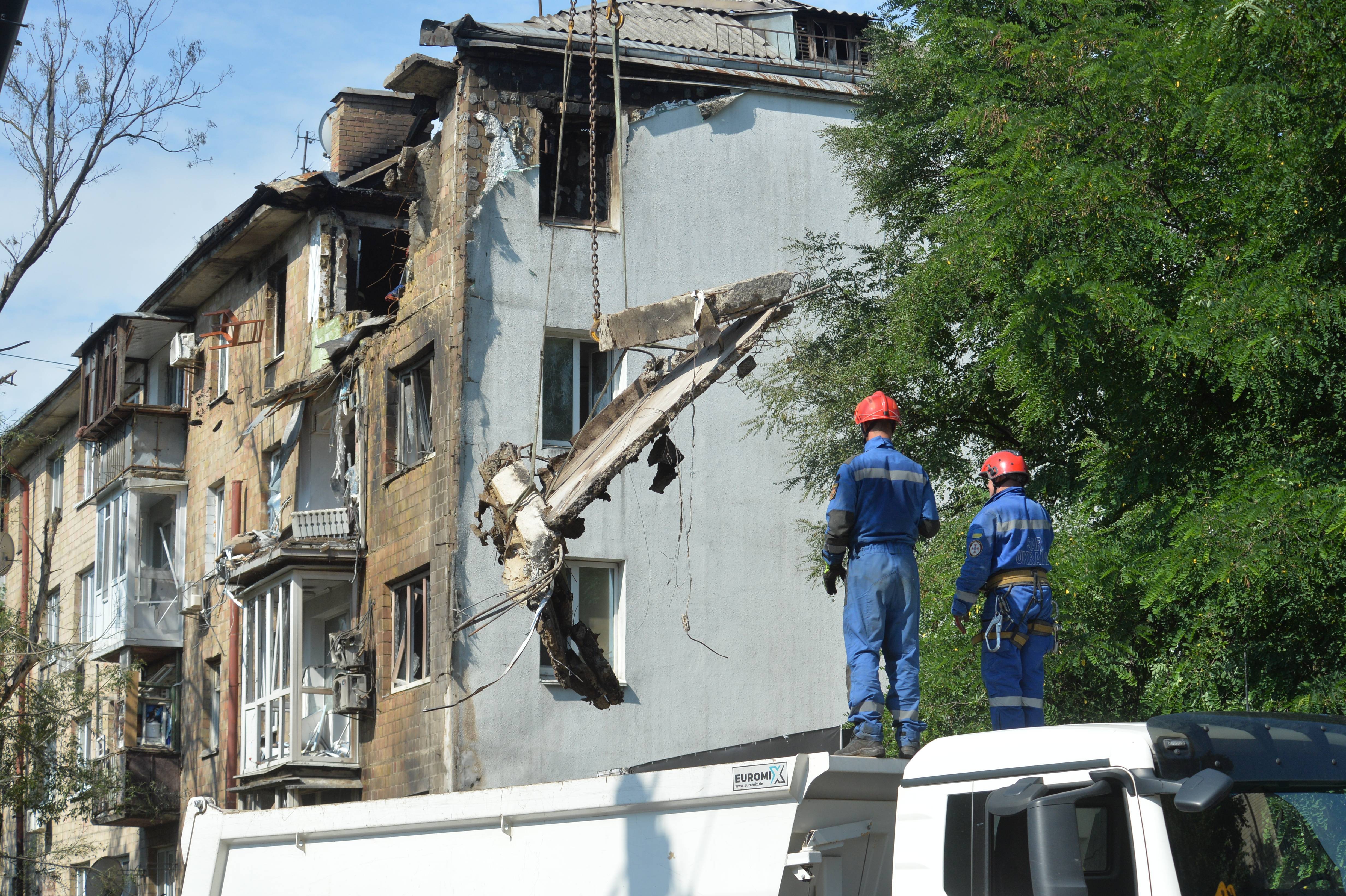 乌克兰首都再遭大规模空袭 泽连斯基呼吁增加对乌军援