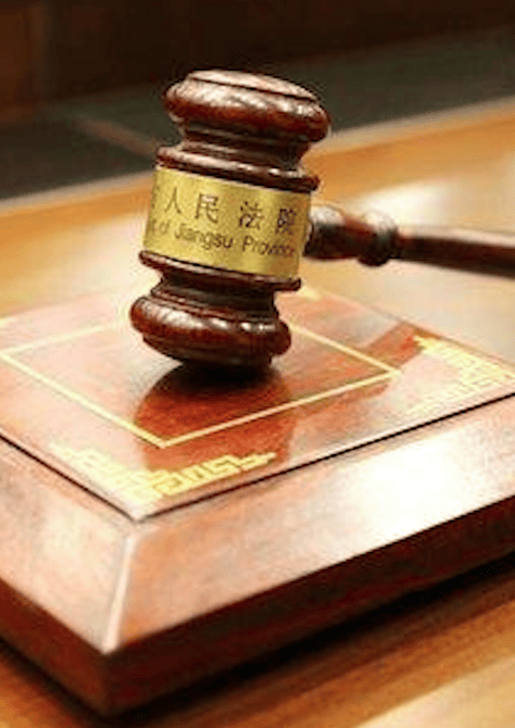 再婚男子向前妻儿子转账300万被现任起诉,法院判返还100万,律师解读