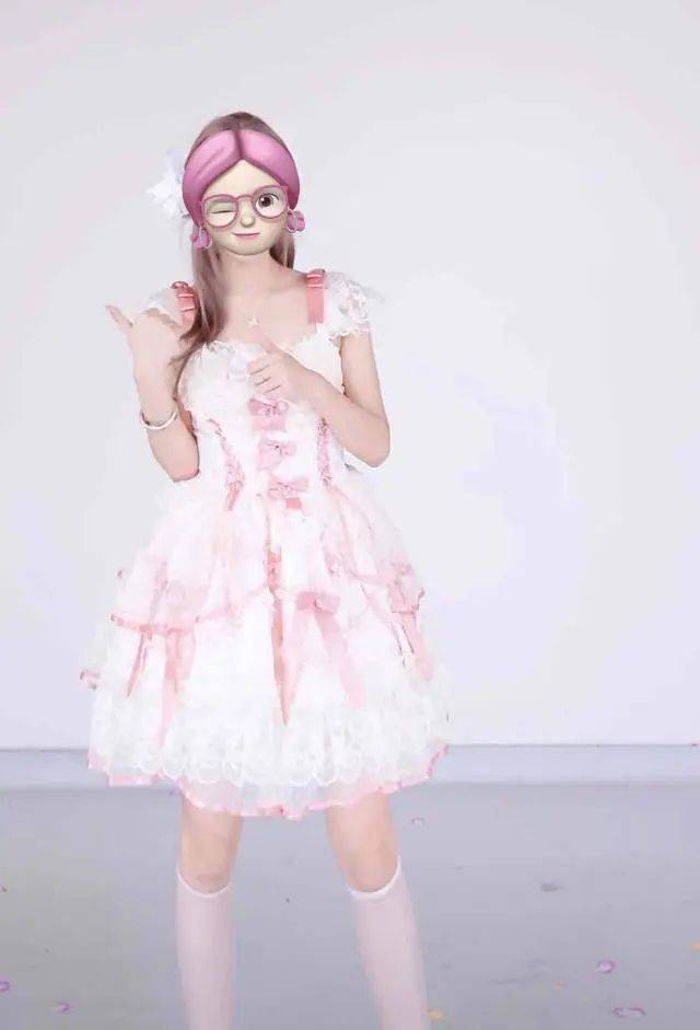 “不推荐大家来干”!一本毕业后,女孩在深圳跳舞赚打赏?有人营业到凌晨