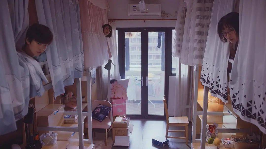 “在走廊偶遇都会尴尬”,00后大学舍友咋成了最熟悉的陌生人