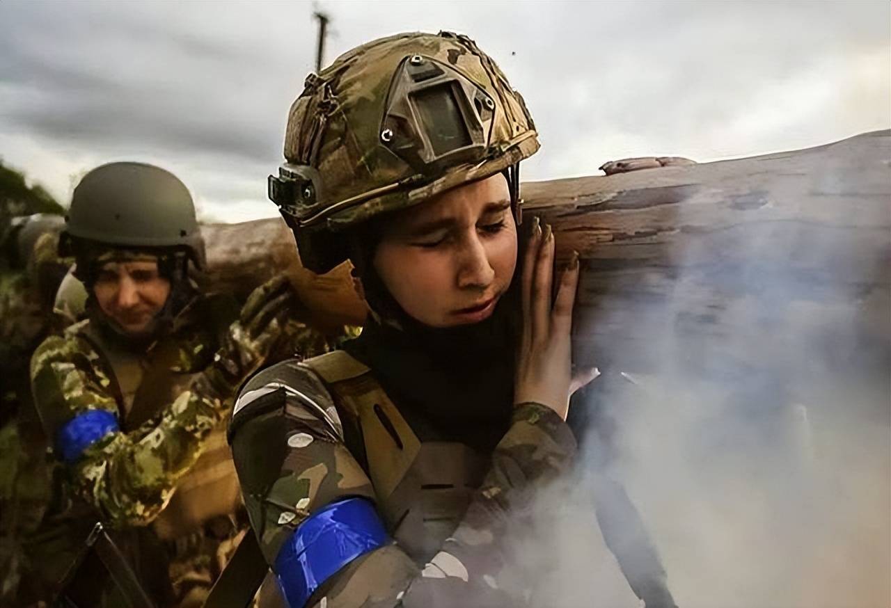 俄军下大血本,三年多首次进攻大城市!基辅居民:世界末日降临?