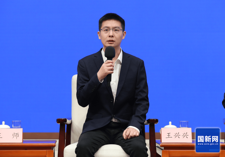 宇树科技创始人王兴兴:目前机器人和AI都面临很大挑战,需全球共同努力推动