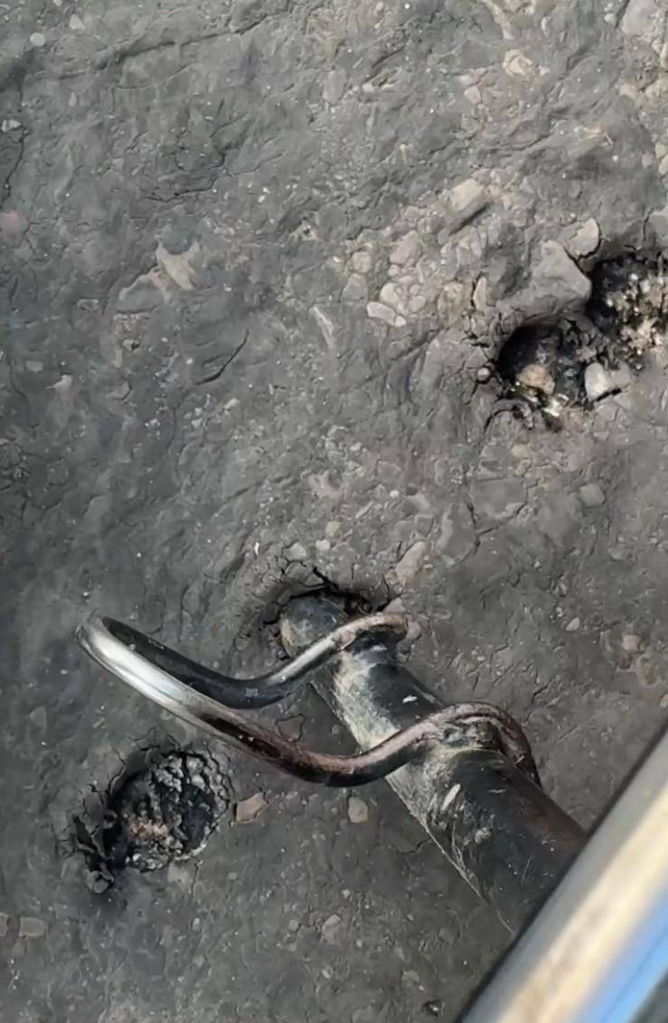 西安高温把柏油马路“晒化”了,记者实测街头温度超60℃,专家解读为何温度比天气预报高