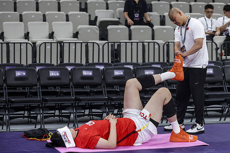 “第二篮筐”张子宇的无敌天赋亦有隐忧,中国女篮如何打磨“巨星胚子”?