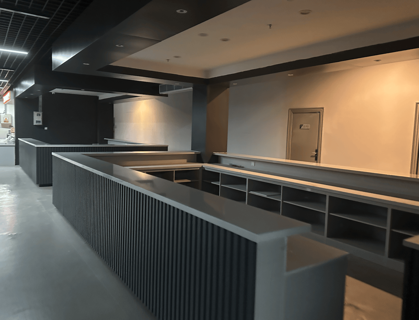 多地规范无堂食外卖,记者探访:有店铺藏身农贸市场,有6家店在一个地址上