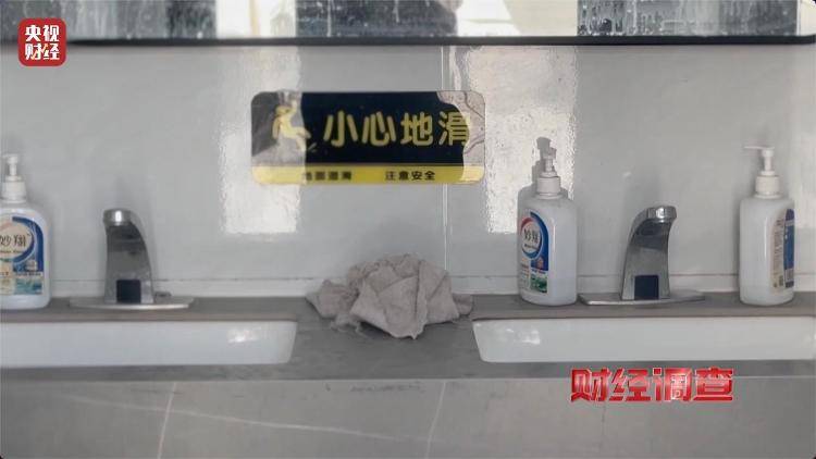 “村民素质低、有活动才开门” 农村新公厕只能看不能用?