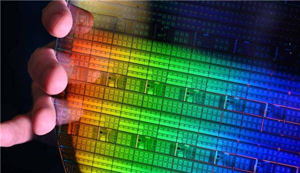 攻克我国量子计算芯片生产难题!国光量超推出1nm离子束刻蚀机