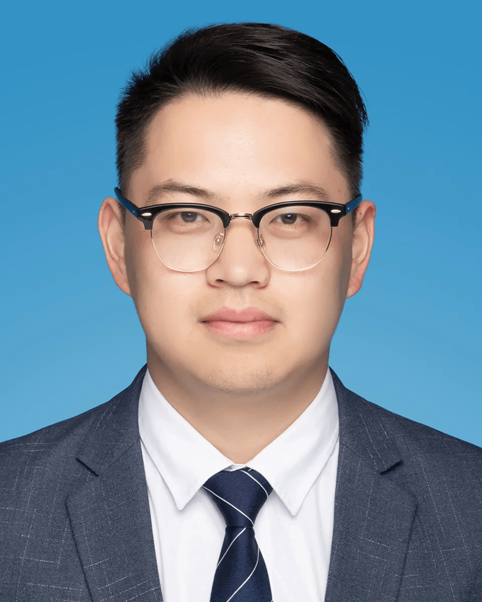 生于1986年的邵钶茸、丁仁慎,同日官宣落马