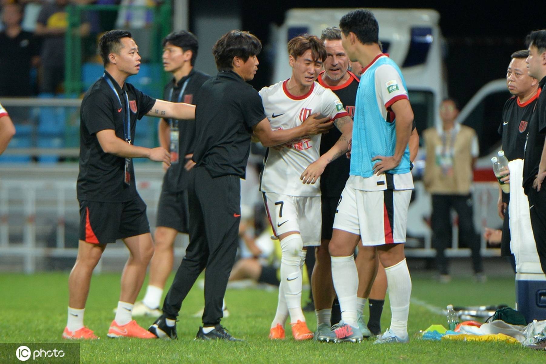 辱骂韦世豪家人球迷被拘7天 中足联官方:天津赛区通报批评