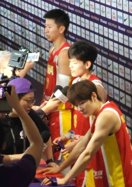 中国女篮队长杨力维亚洲杯表现引争议,发文称“无愧无憾”,让黄思静别低头