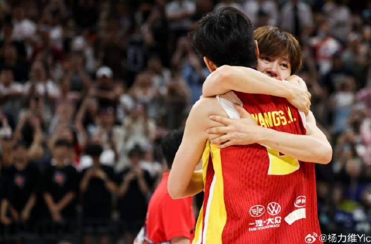 中国女篮队长杨力维亚洲杯表现引争议,发文称“无愧无憾”,让黄思静别低头