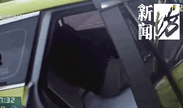 "留下你的警号"!男子出租车内痛到打滚,送医后却"缠住"民警