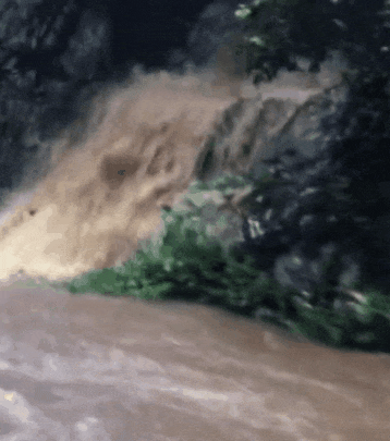 大峡谷漂流突降大雨,24岁女游客落水失联!亲属:仍在搜寻中