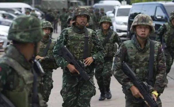 洪森玩脱了,两大司令部被炸毁,柬军败局已定?中方第一时间表态,送给泰柬一句话