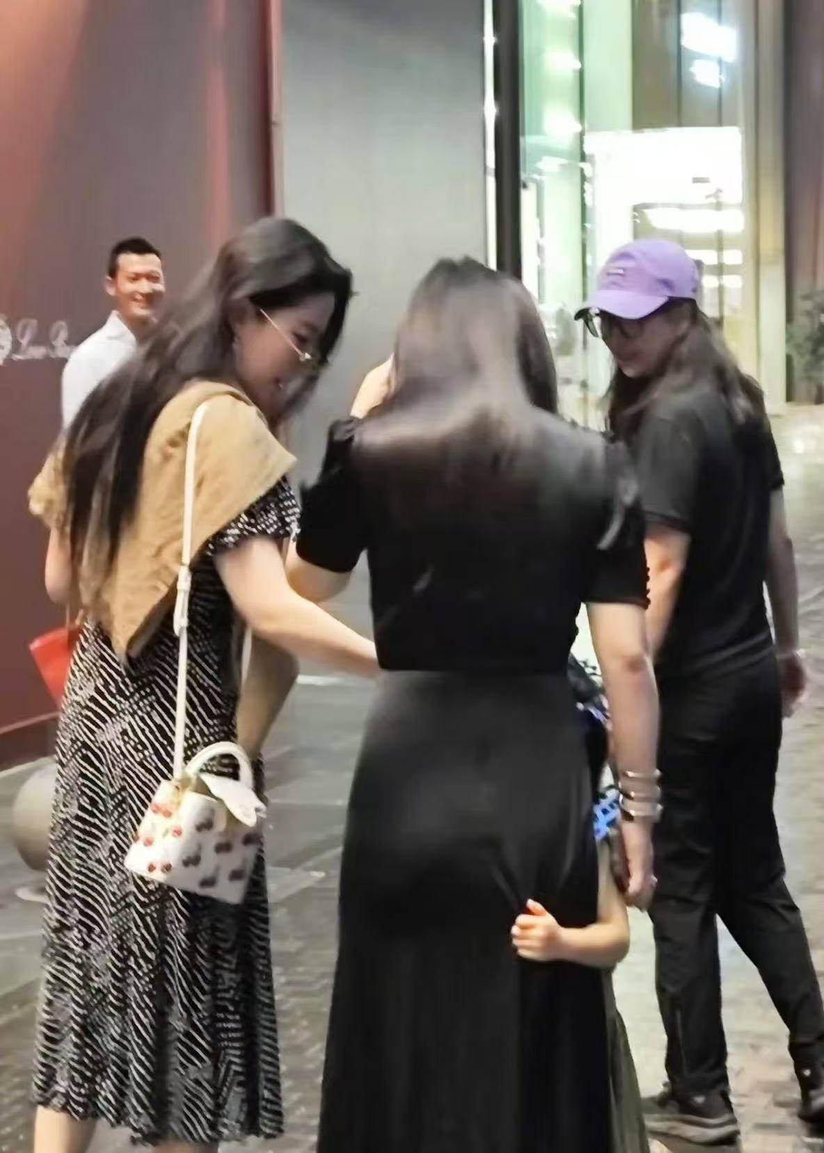 从“白幼瘦”到“气血感”,审美标准终于“健康”了?