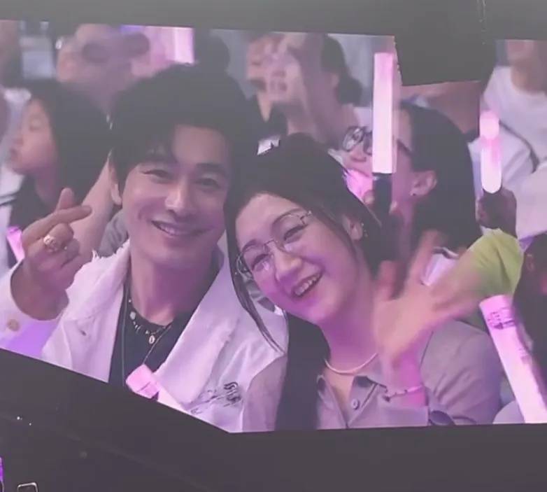 岳云鹏演唱会邀请24年前饭馆同事:十五六岁饭馆打工时,说过“总有一天我要开演唱会”