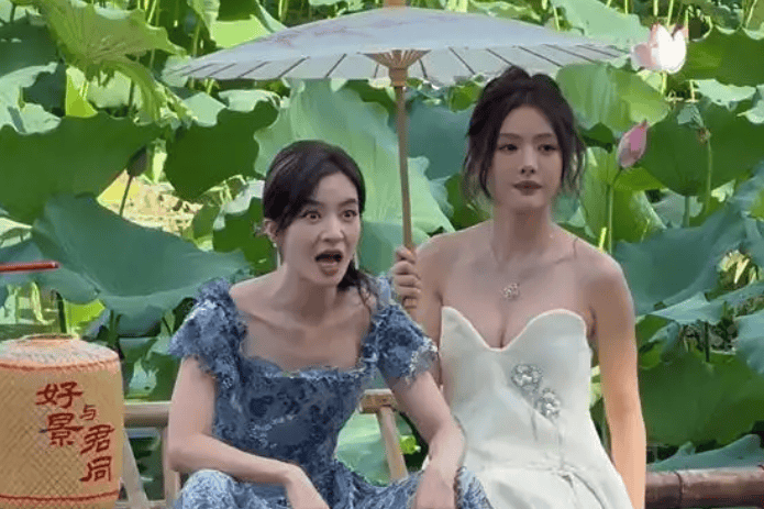 女演员穿长裙叉开腿坐,被提醒坐姿不雅,当场霸气回怼,引发热议