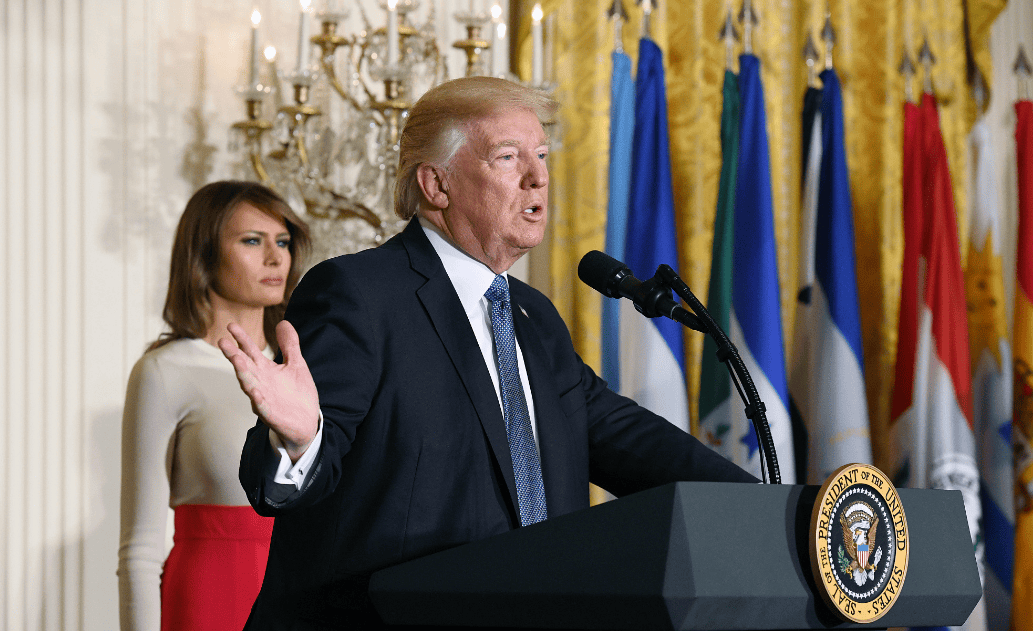 刚刚!梅德韦杰夫警告特朗普,尽管放马过来,他会让美国明白两个道理