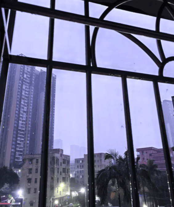 “山竹”后首个!深圳全市暴雨红色预警生效!有人家里连续跳闸