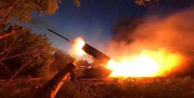 越打越猛!俄军撕开数公里缺口,乌军官痛苦承认:这仗打不下去了