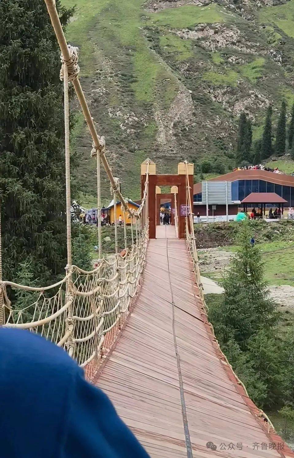 5人遇难24人受伤!新疆伊犁一景区吊桥桥索断裂,亲历者称“现在手还在不断颤抖”