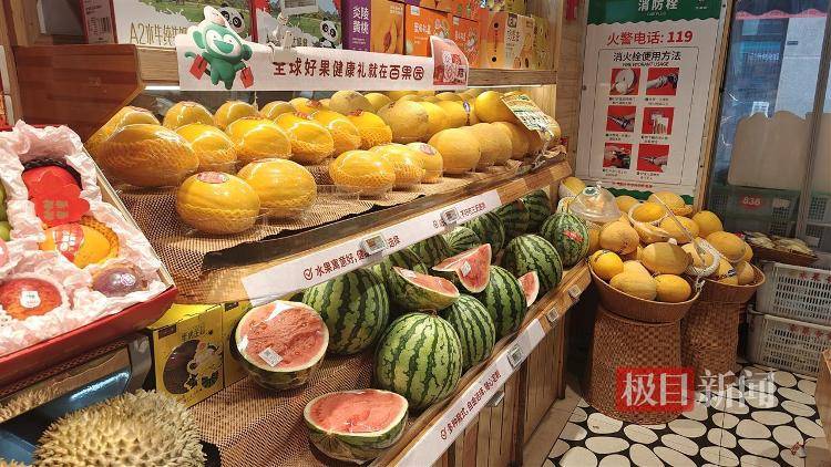 实探风波中的百果园:水果价格普遍偏高,部分品种是市场价数倍,店员称定价前已调研