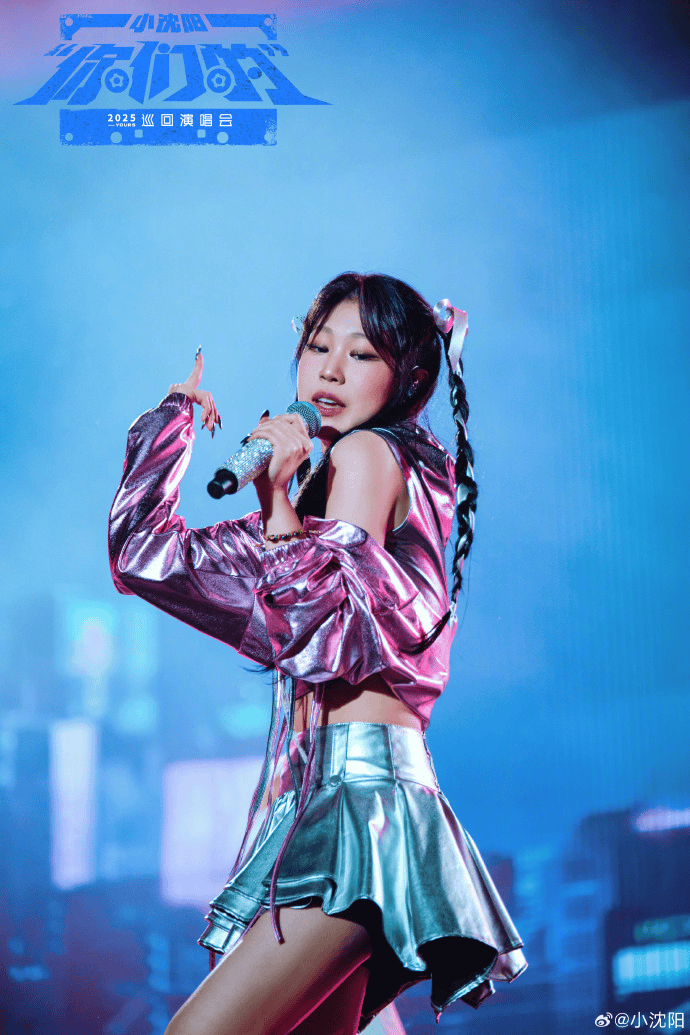 因父亲艺名“小沈阳”与辽宁省会“沈阳”同名,韩国人以为沈佳润是财阀千金